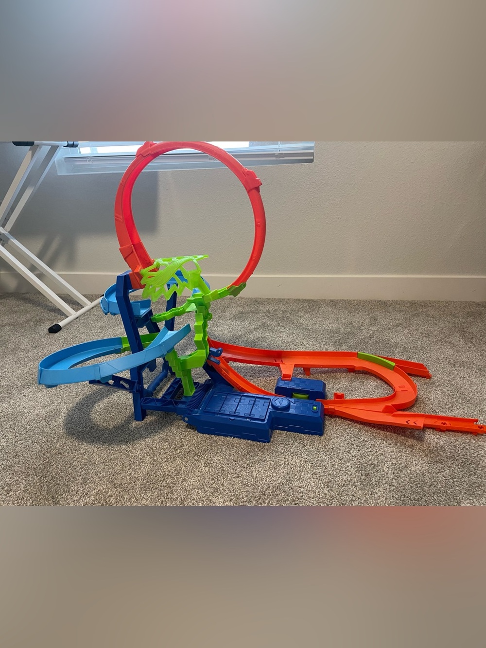 Hot Wheels Stunt Tracks Mid-Air Crash Playset with Die-Cast Toy Car & Booster